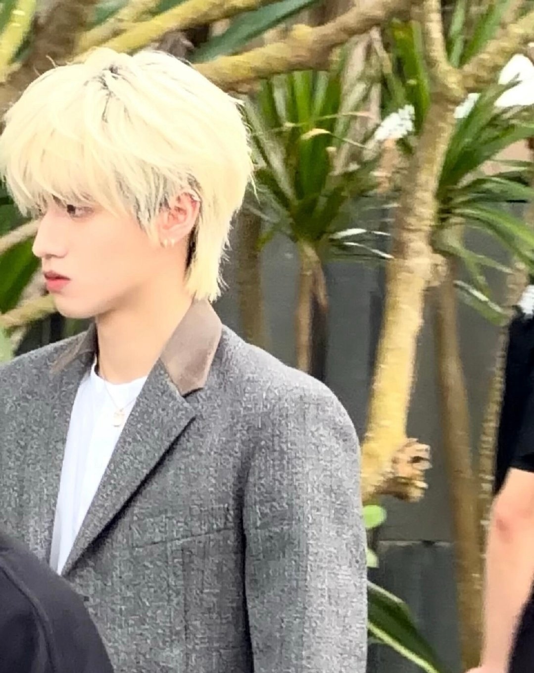 朱志鑫｜ELLE风尚大典路透及造型出图，身穿PRADA新季系列，佩戴Fred高级