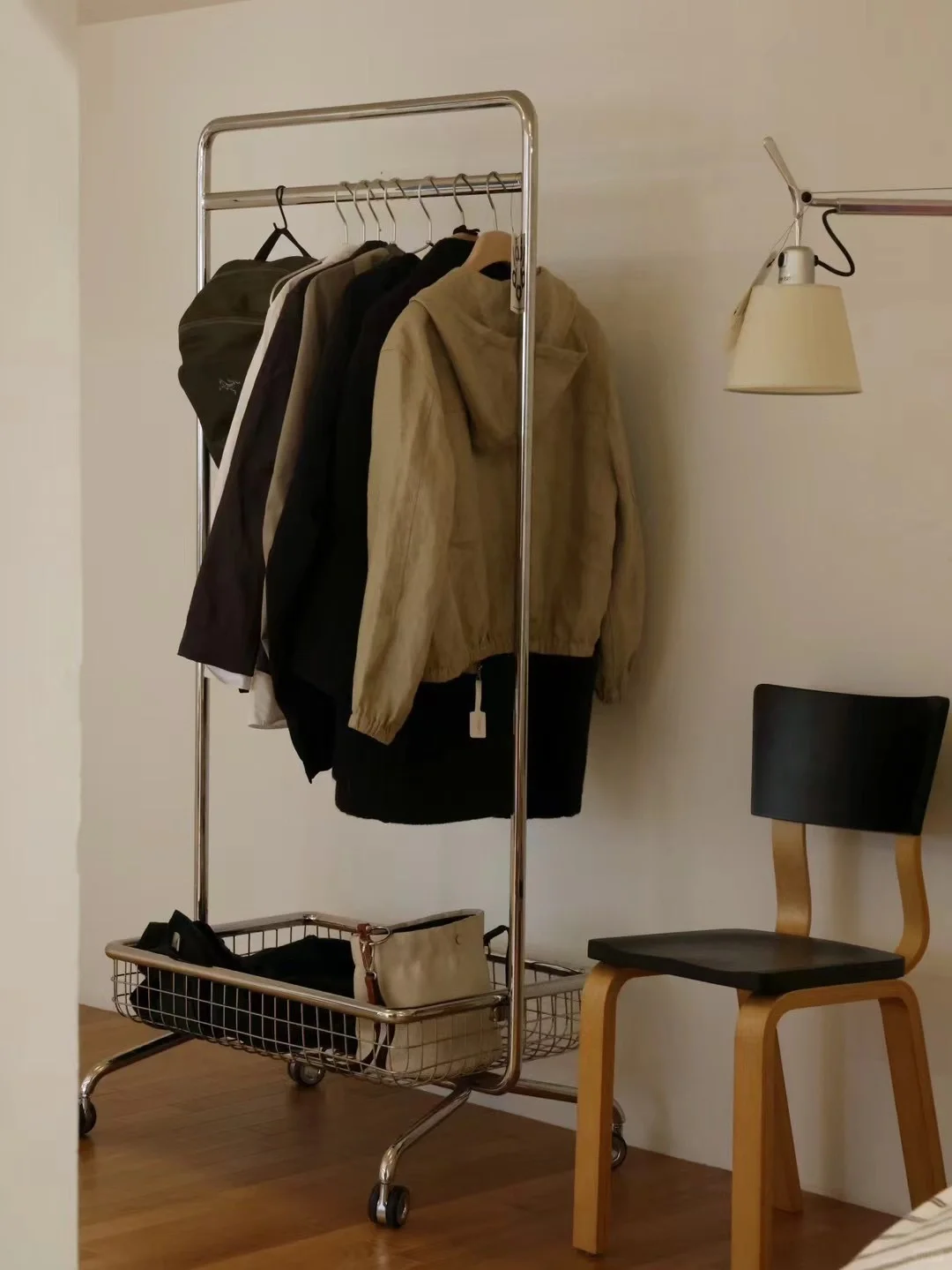 秋冬的外套挂这里