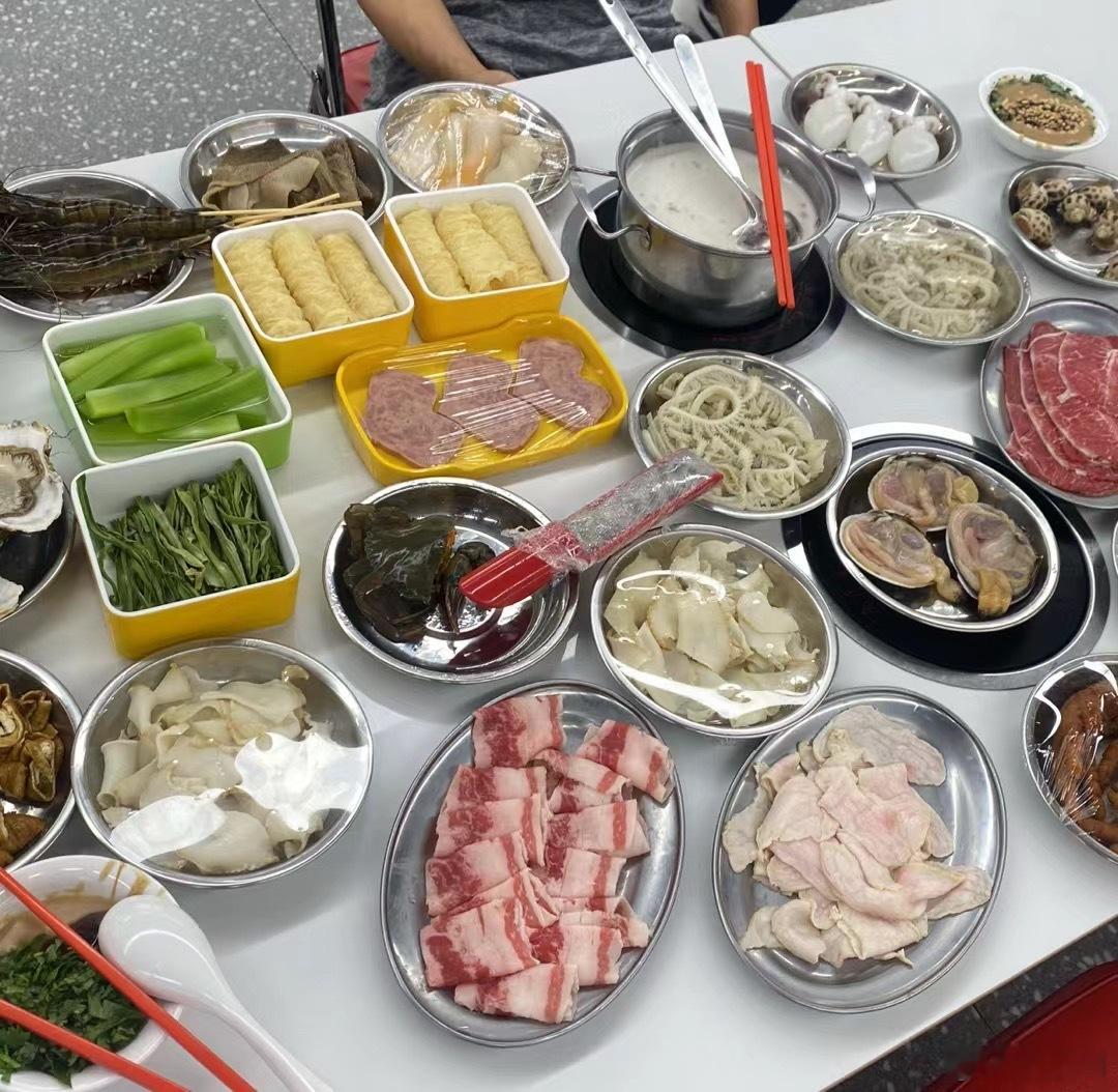 今晚就简单粥底海鲜火锅吧！#泉州[超话]#  ​​​