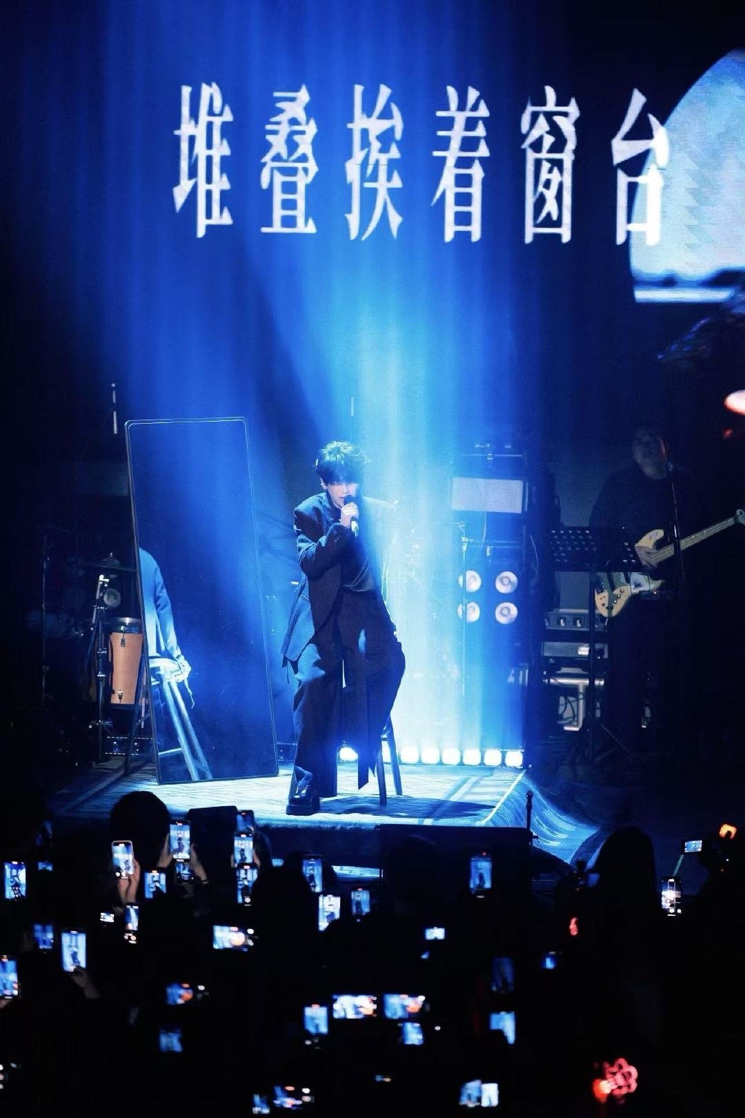 这居然是livehouse的舞美 门尼的舞美直接拉高行业标准！壁纸级画面随手可得