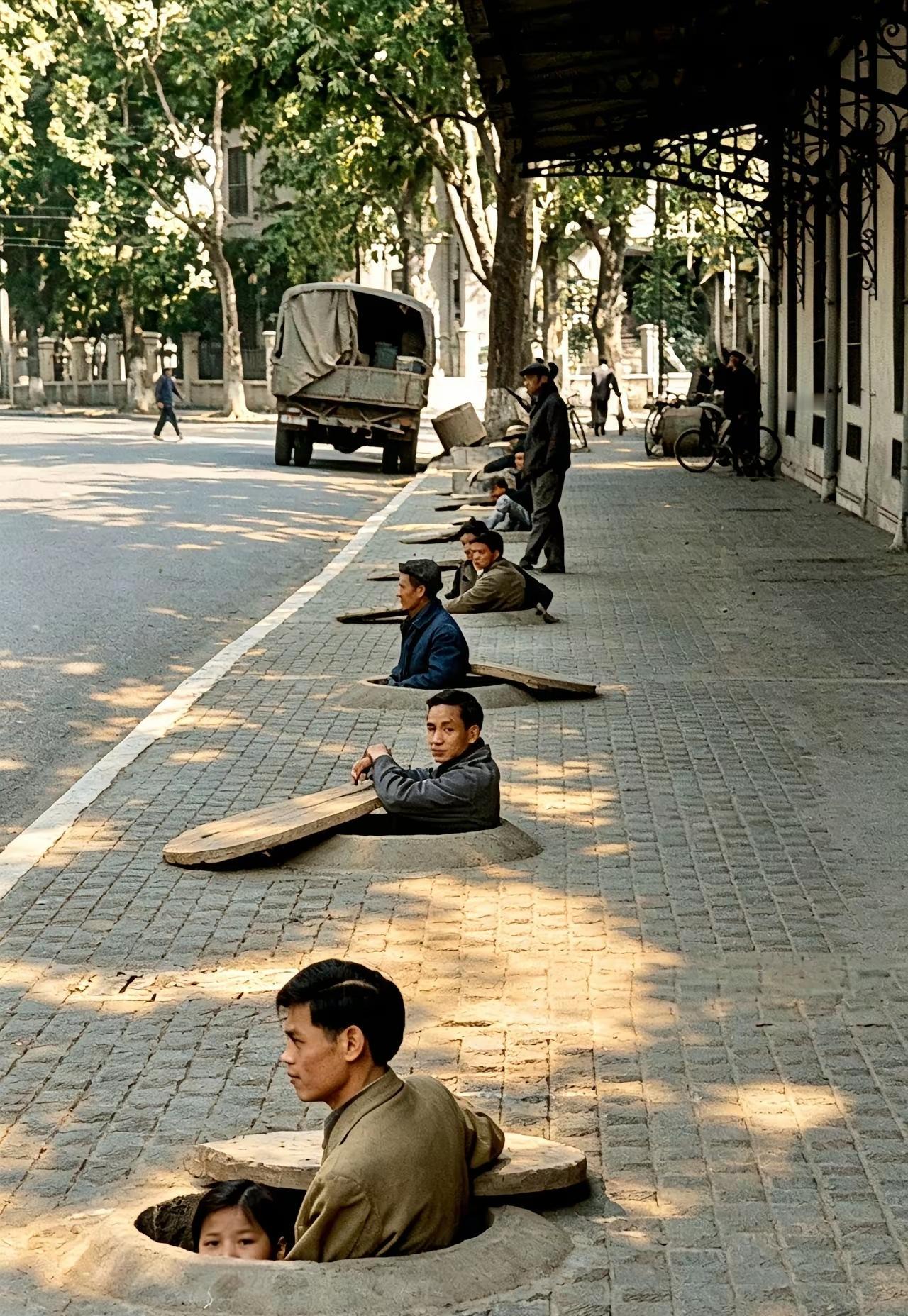 据说这是当年越南对付美军轰炸的防空坑，可我咋看都是下水道呢？有见过的吗？真的不是