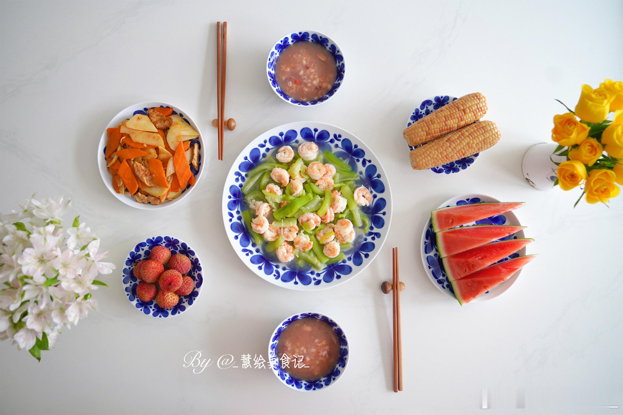 早餐丝瓜炒虾仁、土豆胡萝卜炒肉、玉米、红豆粥、西瓜、荔枝~周末早[心] ​​​
