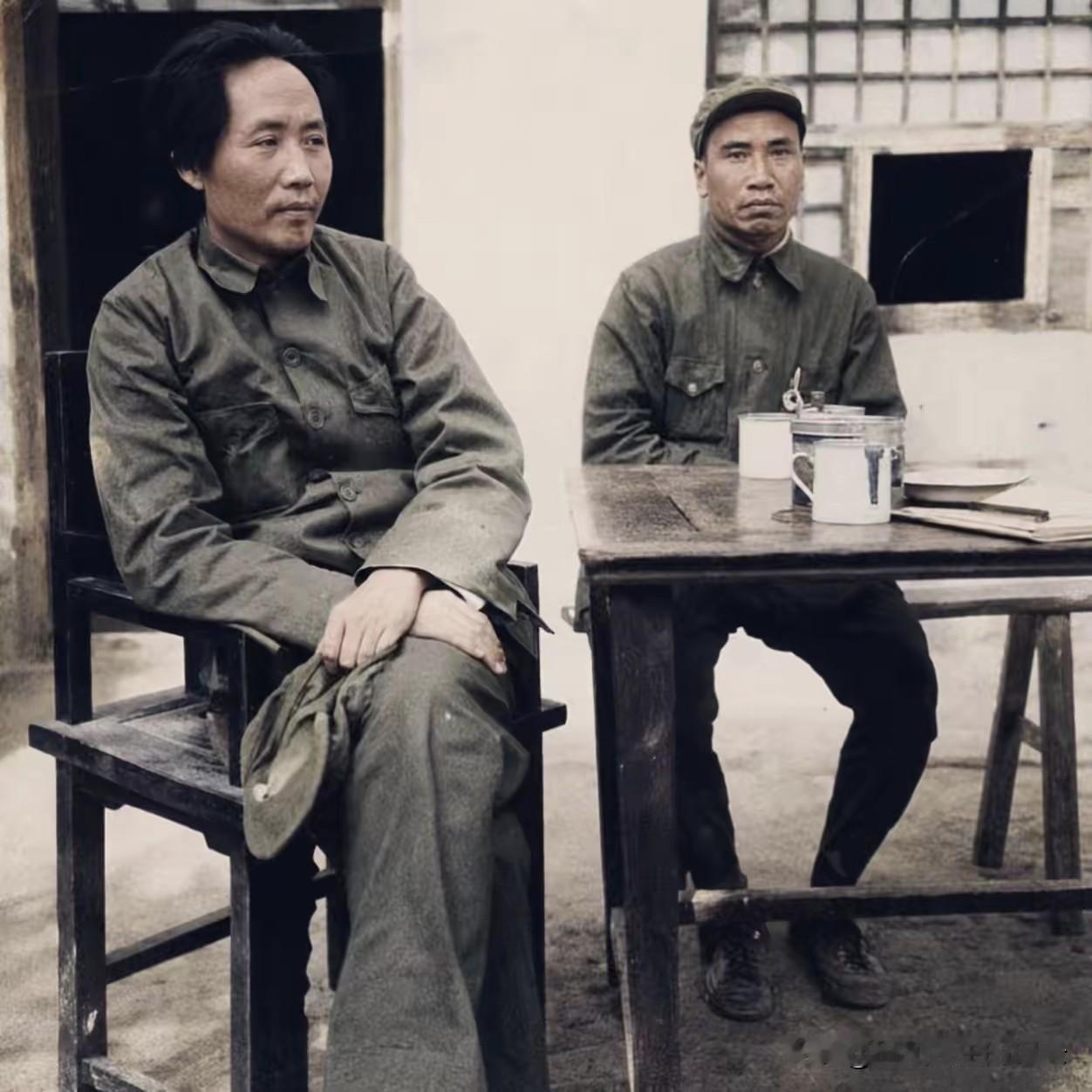 我们共产党人好比种子，人民好比土地。我们到了一个地方，就要同那里的人民结合起来，