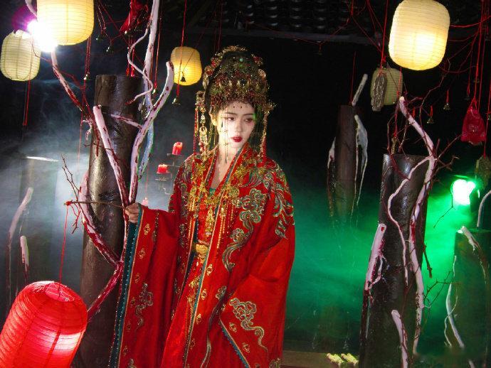 唐宫奇案站内热度破6000唐宫奇案 热度破 6000 印证期待！双强搭档默契探案