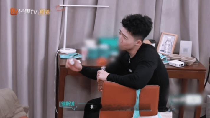 普信男上恋综没人选心动双重奏 他输出的每一句自信分析，都在女嘉宾们的悄悄话里被精