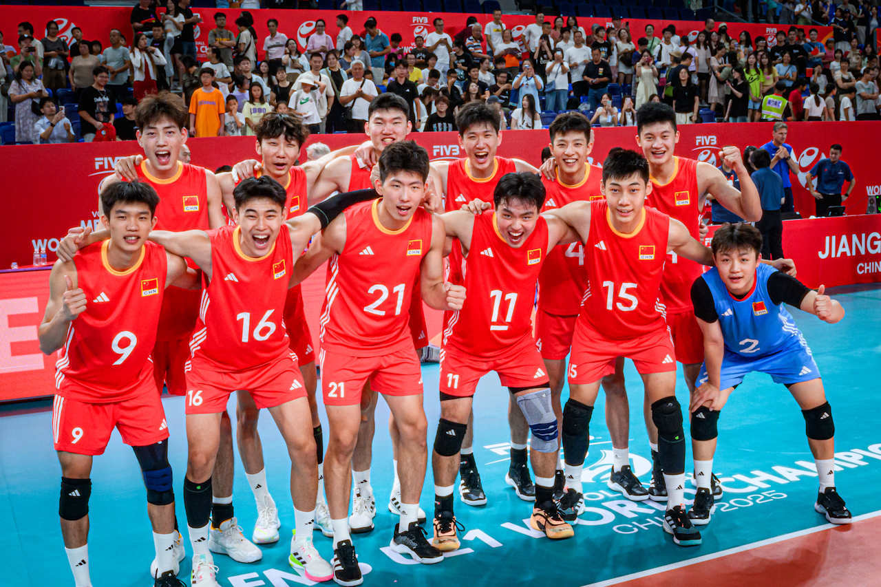 中国男排 第一批19人集训以年轻球员为主 ，包括去年U21的王泊涵、高宇宁、吴昊