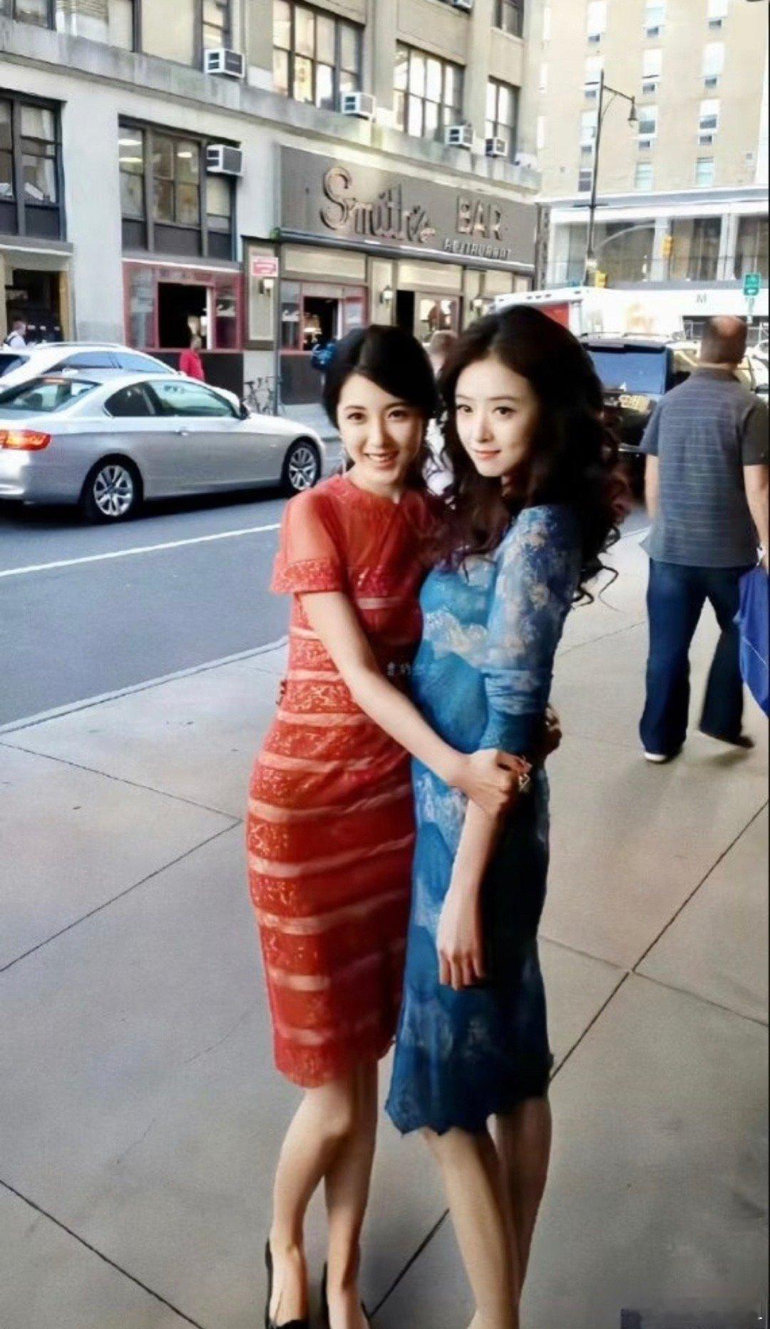 曾黎与蒋欣，二十多岁时的颜值，靓丽的风。 ​​​