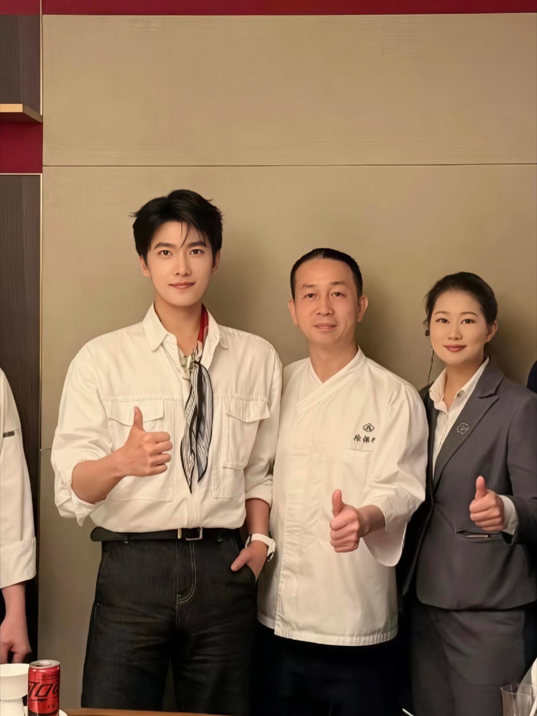 杨洋捡到的合影，我宝依然帅得像人形立牌杨洋青岛啤酒白啤代言人杨洋杨洋内娱降龄系男