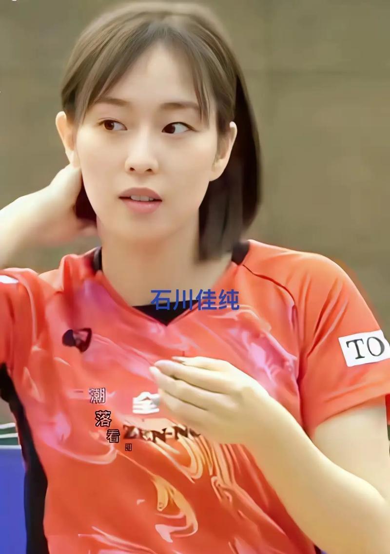 "刚退役的那段时间，我每周要吃5天烤肉。"
石川佳纯说这话的时候，自己都笑了。旁