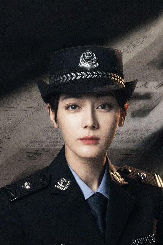 迪丽热巴眼神杀海报 迪丽热巴邓妍直视黑暗 迪丽热巴邓妍直视黑暗，是眼神杀海报来袭