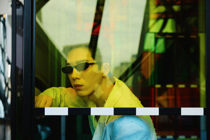 井柏然电梯神图有了井柏然！兄弟~电梯神图有了！谁懂我看到电梯门打开后，井柏然出现