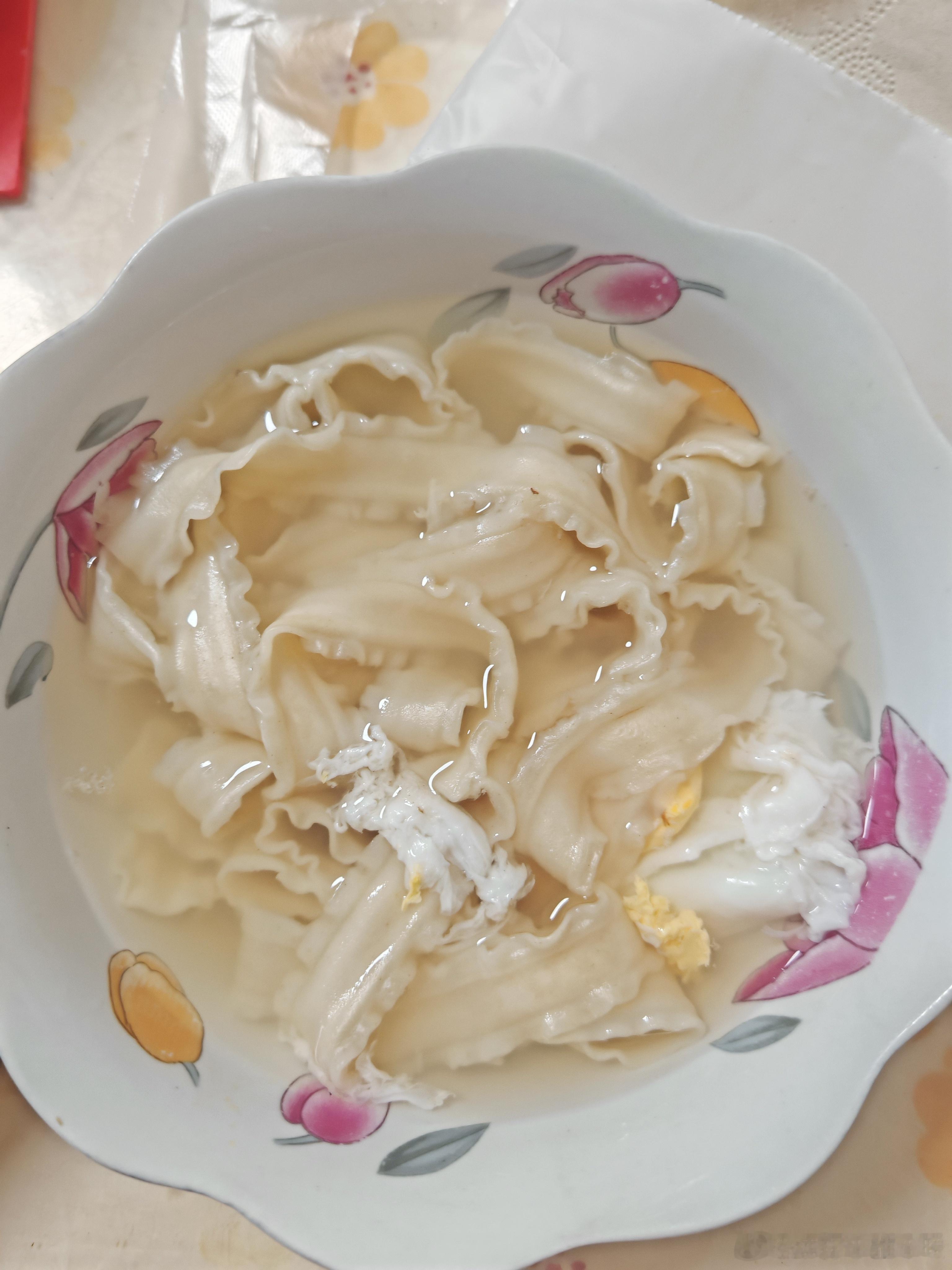 吃点清水面，加一个荷包蛋，一滴油没放，今天开始慢慢加量。 