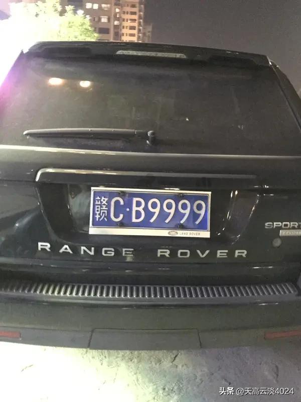 销售帮客户摇出豹子车牌号 3月15日，贵州贵阳的车行销售黄先生火了！他陪客户办新