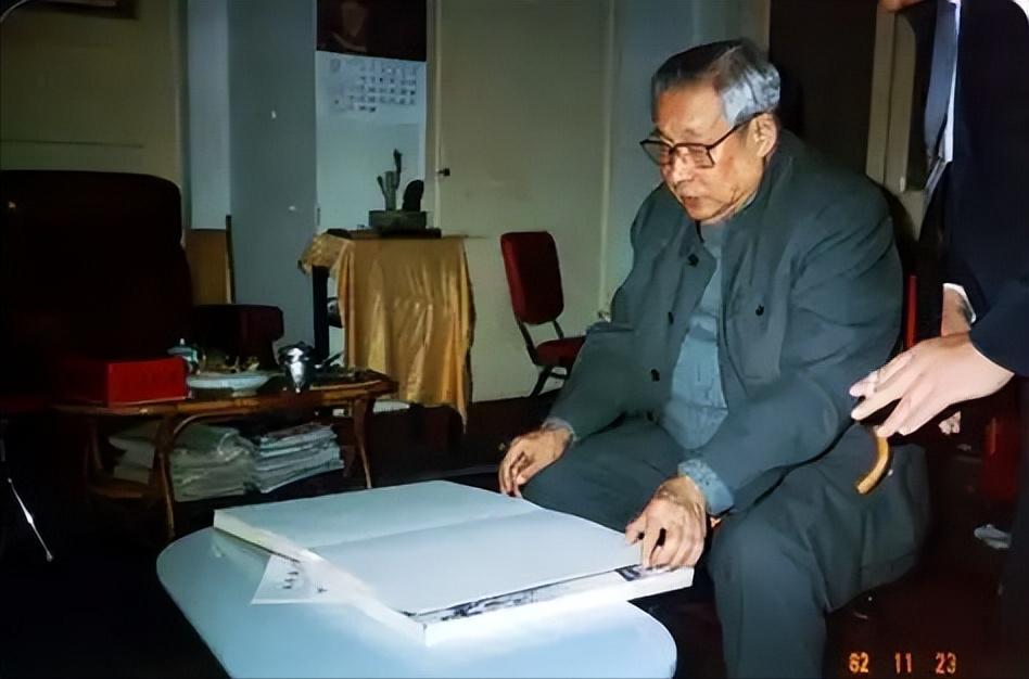 一封“不正经”的电报，为什么能牵出一份改变历史走向的文件？

1948年4月，一