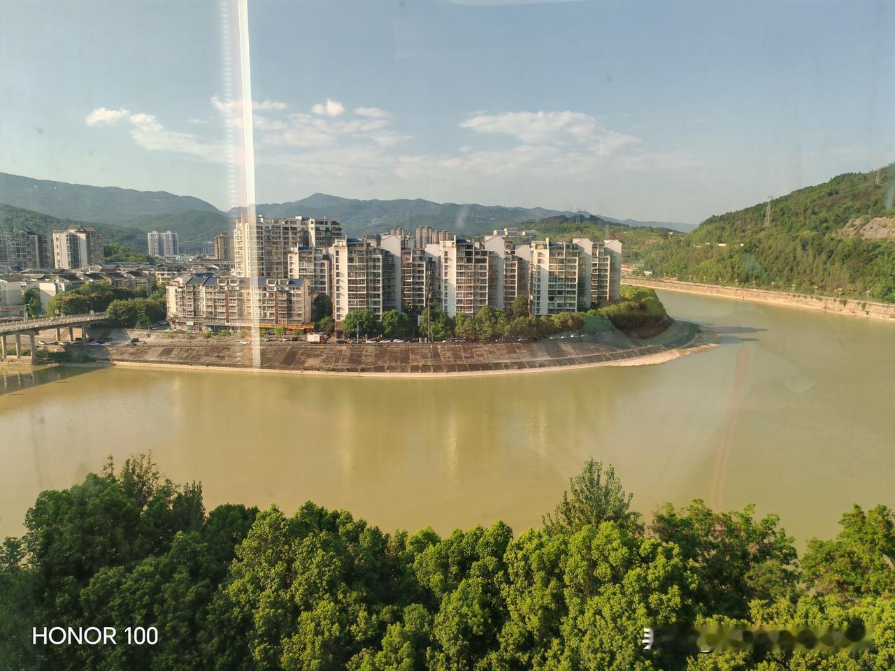 晒图笔记大赛 这地方风景不错，挺宜居的。