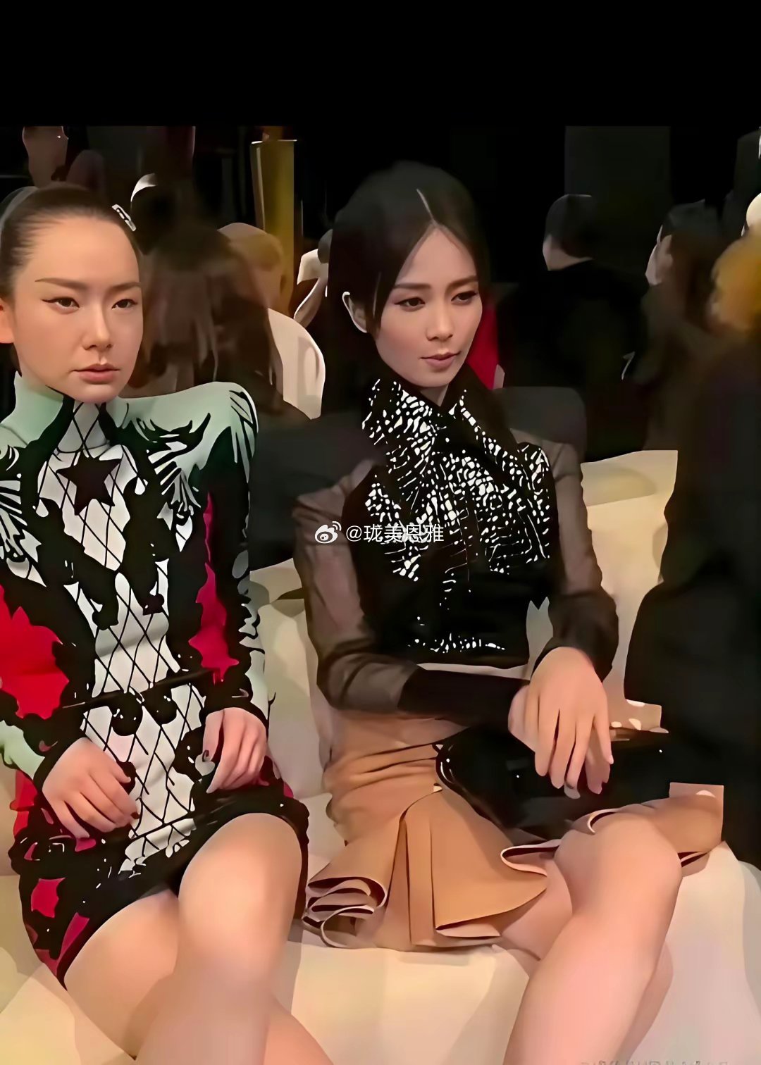 戚薇你穿成这个样子是来搞笑的吗？你看旁边的白鹿都快憋不住要笑出来了 