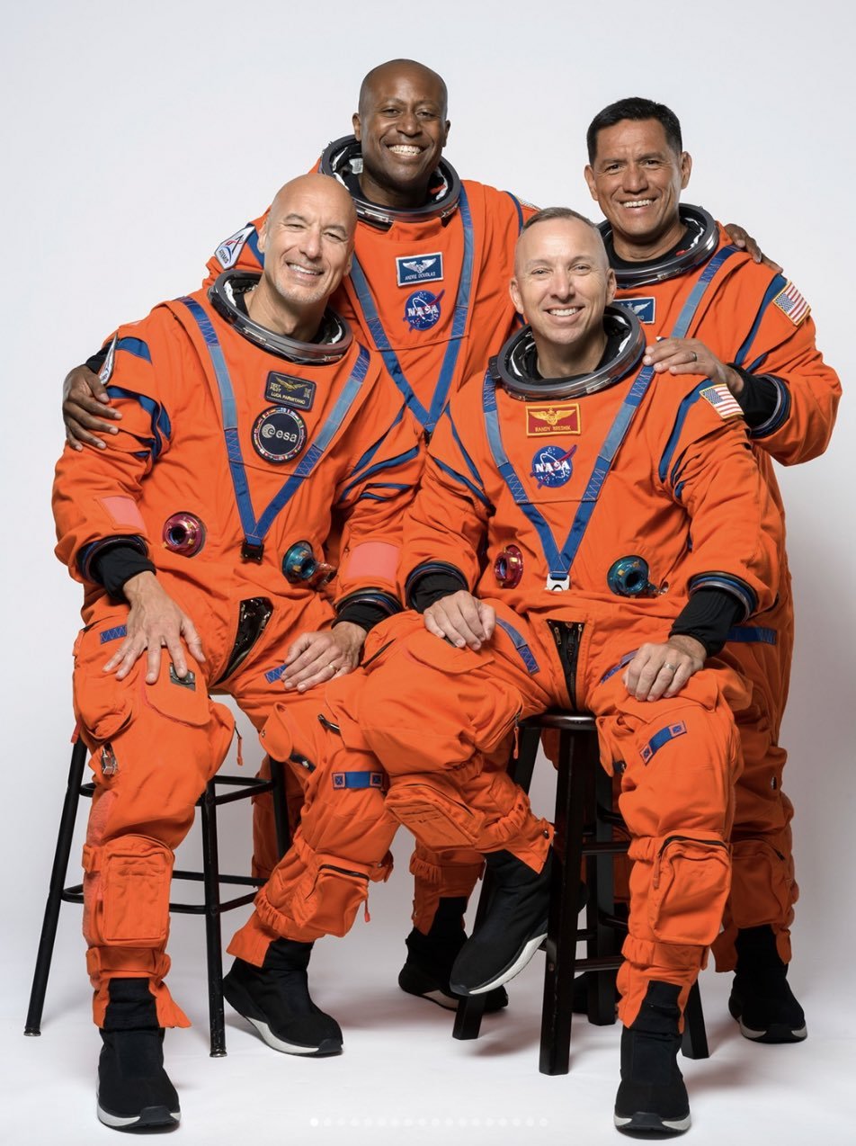 NASA公布阿尔忒弥斯3号乘组宇航员名单，他们分别是：兰迪·布雷斯尼克（Rand