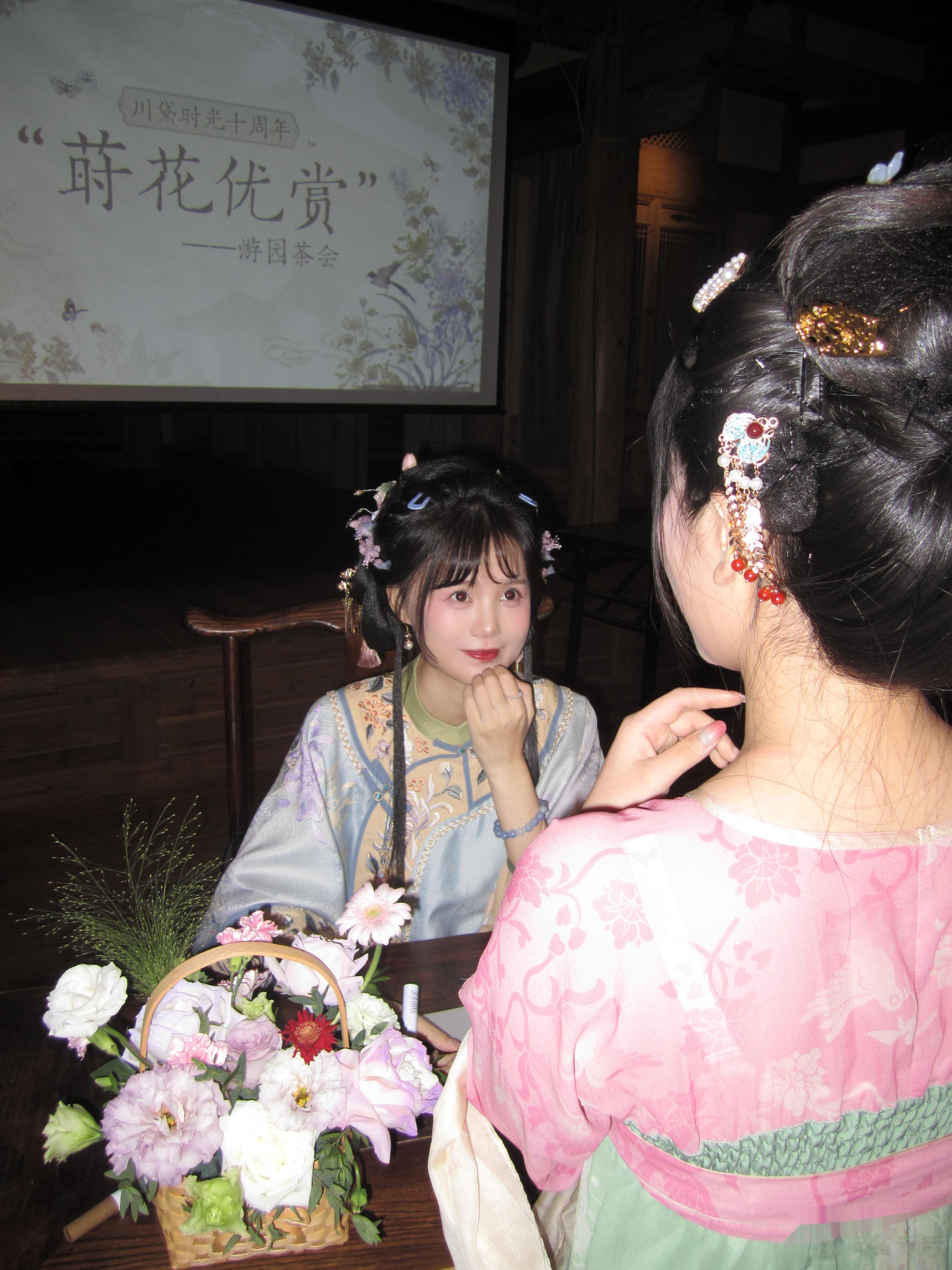 今天去川黛的十周年游园会玩啦！姐妹们都香香软软的[抱一抱][抱一抱][抱一抱]线