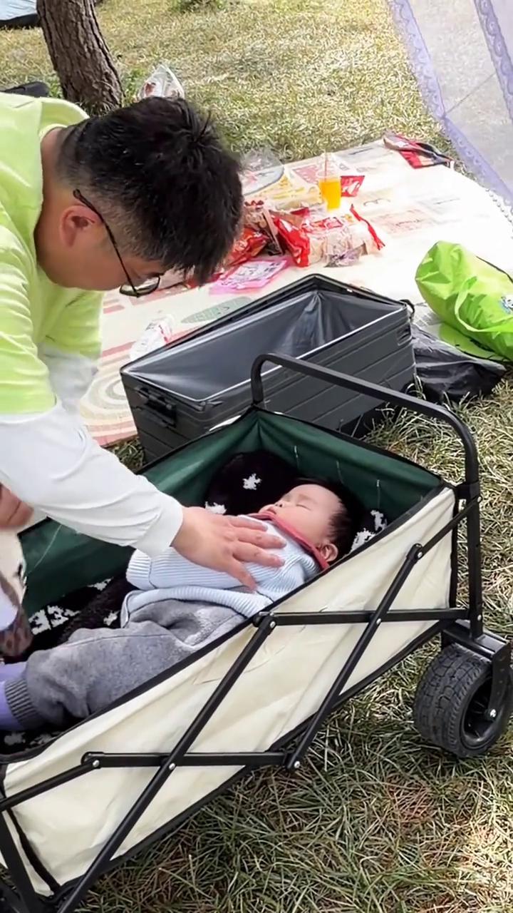 果然男人更适合带娃，睡的好舒服。