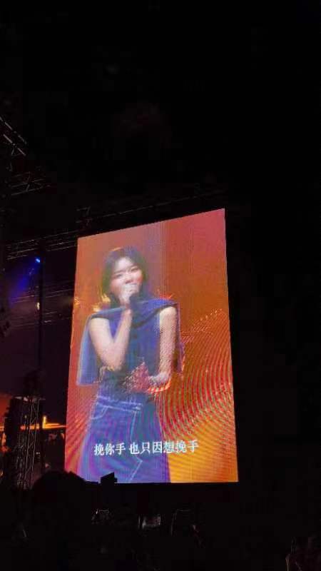 #房东的猫请来了卫兰##房东的猫香港演唱会嘉宾卫兰# 房东的猫香港演唱会嘉宾是卫