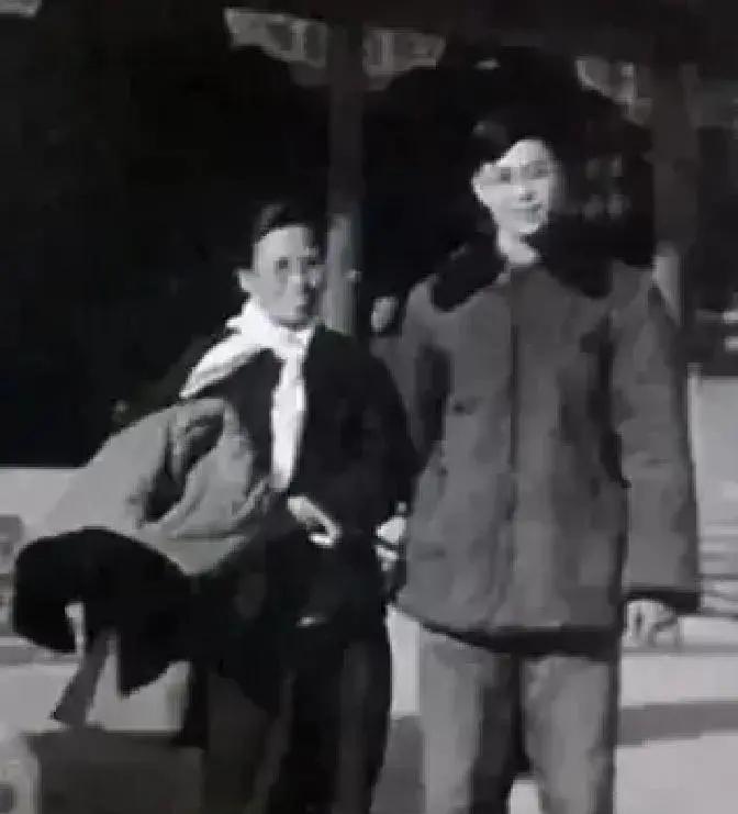 1941年，谢育才夫妇被捕，在狱中生下一个儿子。为逃出去，夫妻二人将儿子遗弃，越