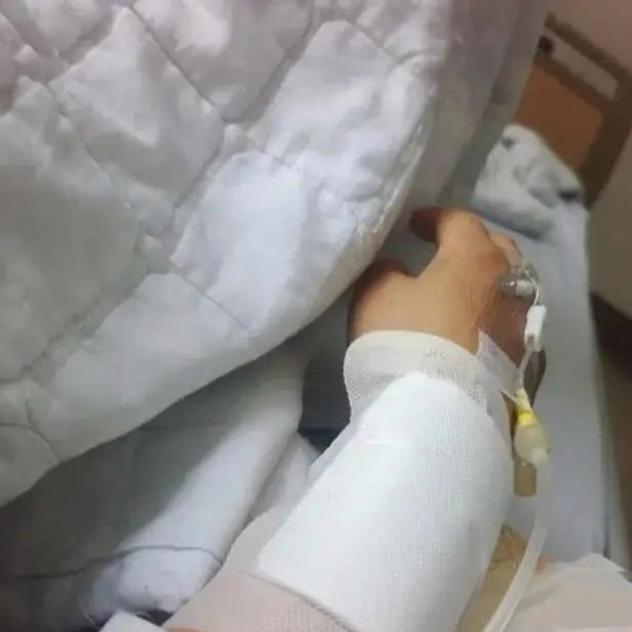 太揪心！顺产遭失误隐瞒，女子终身穿纸尿裤维权难
 
河北任丘张女士顺产侧切，医生