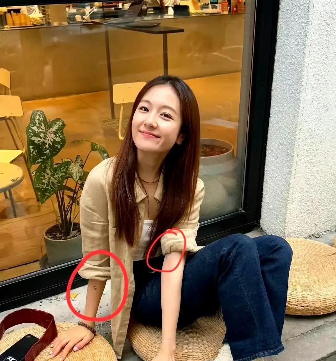 “欲戴王冠，必承其重；想吃这碗饭，就得守这行的规矩。
”
欧豪最近在新剧组的日子