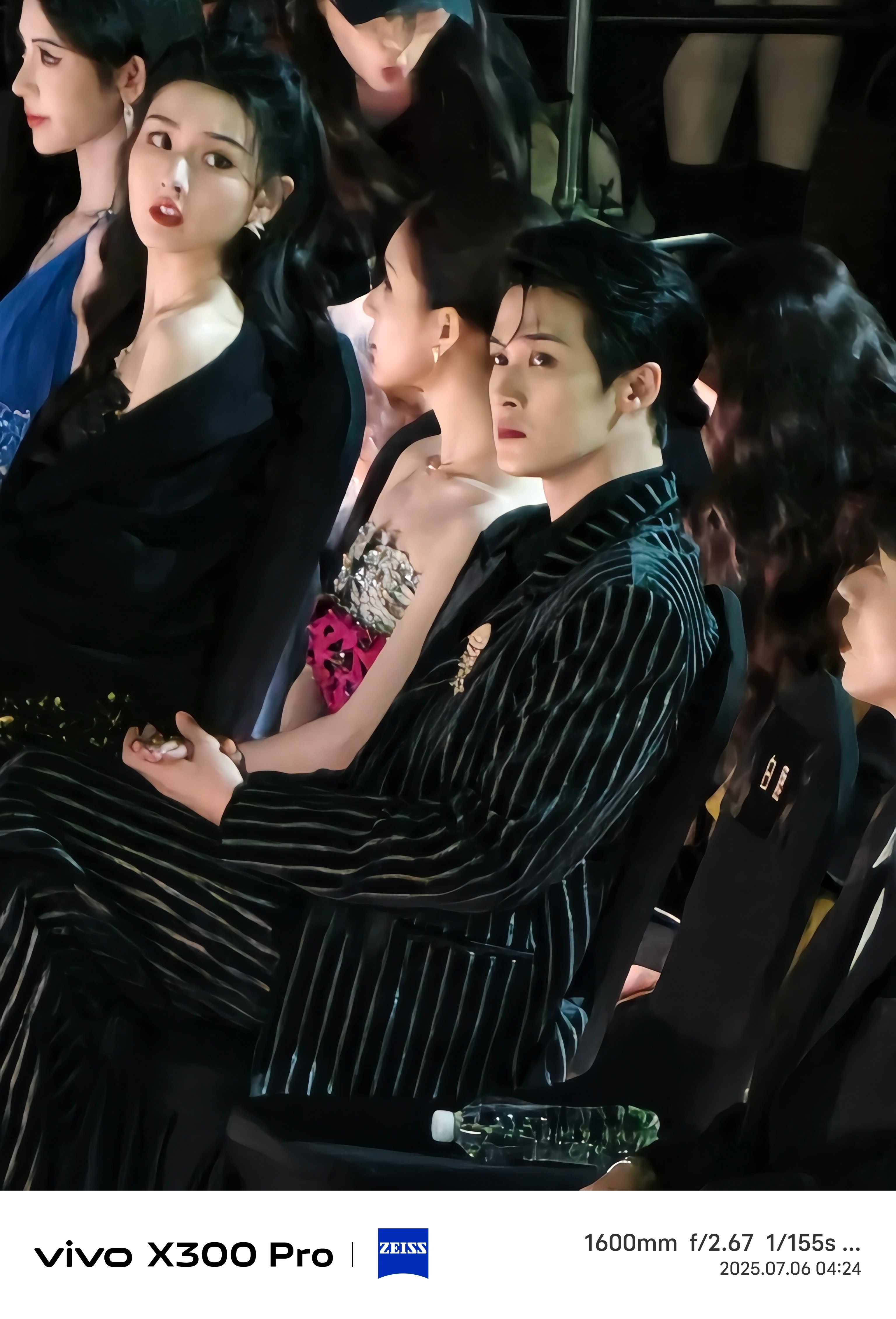 檀健次檀健次内场贵公子星光大赏内场 kk的镜头精准捕捉到内场前排贵公子——檀健次