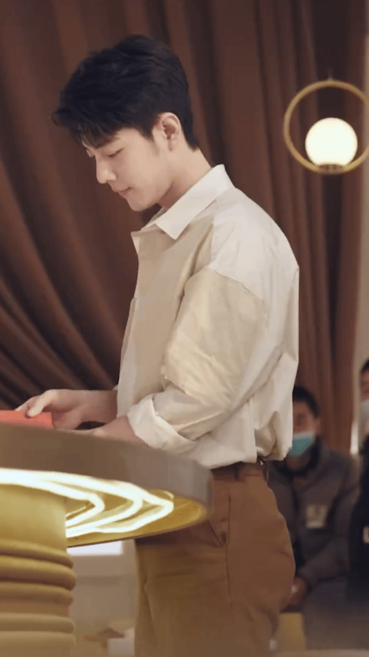 肖战最敬业失踪人口奖简约穿搭，少年本色。最好的肖战！站姐发的早期肖战📮业内人士