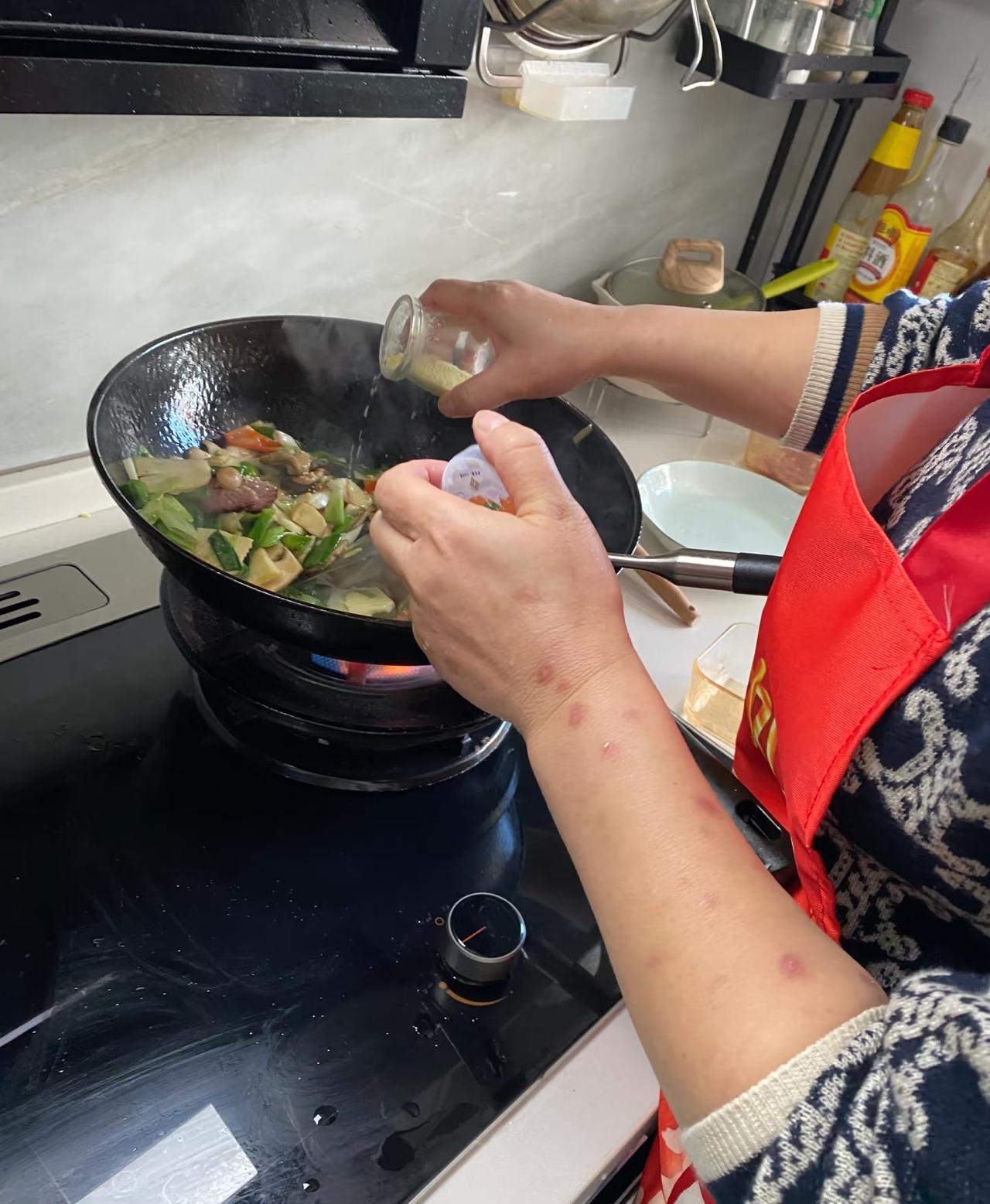 刷到一个视频，一个女孩吐槽她未来婆婆喊“儿子”，她觉得特别恶心。

那天她跟男朋