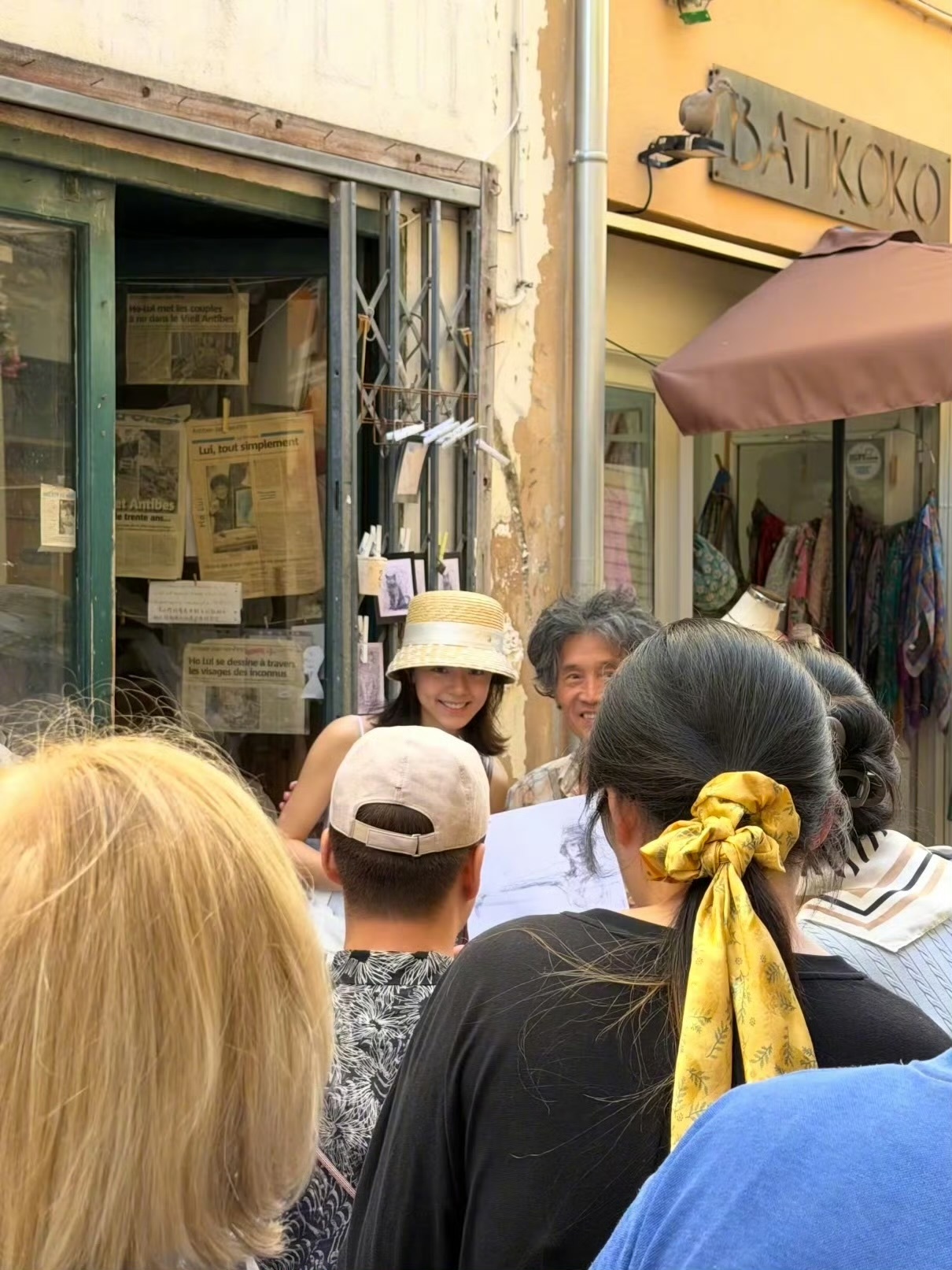 这么多人在南法偶遇赵今麦吗，宋威龙没跟着一块去吗她俩不是已经在一起了吗。 