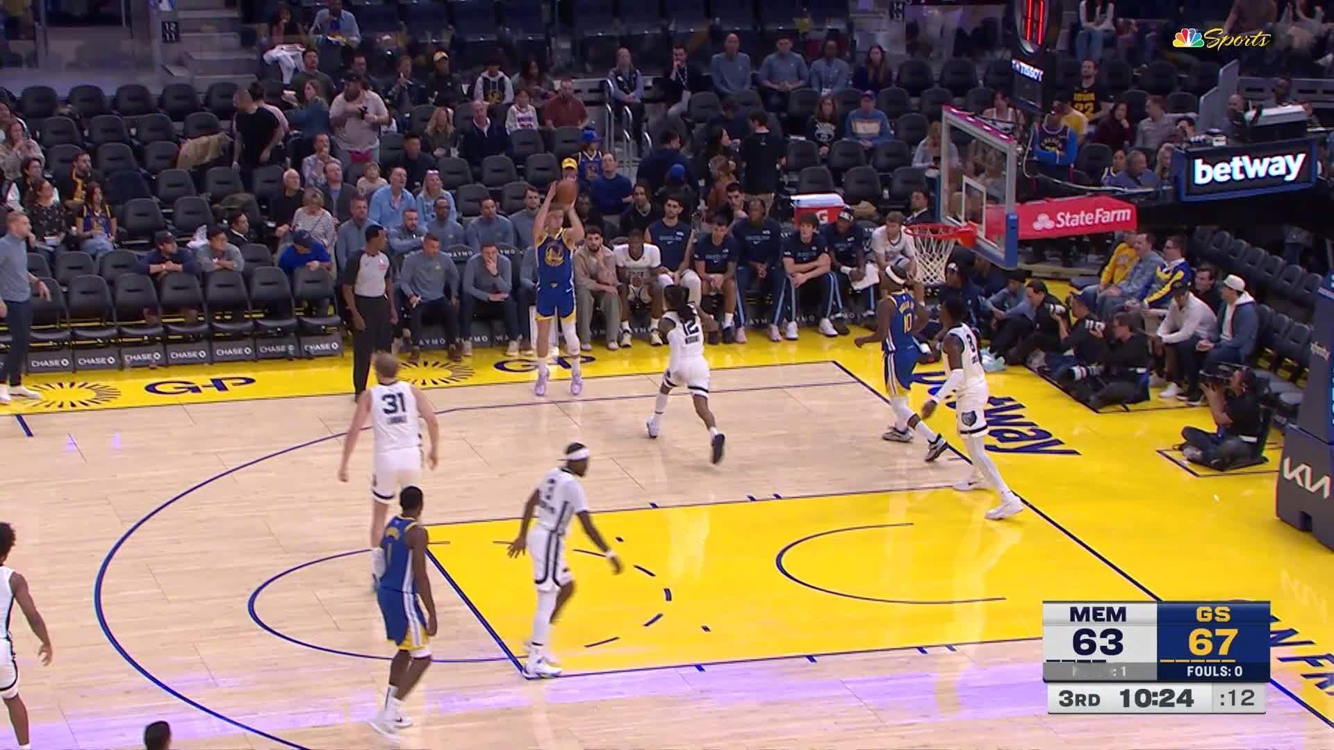 波奇姆斯基远投三分！灰熊vs勇士 ​​​