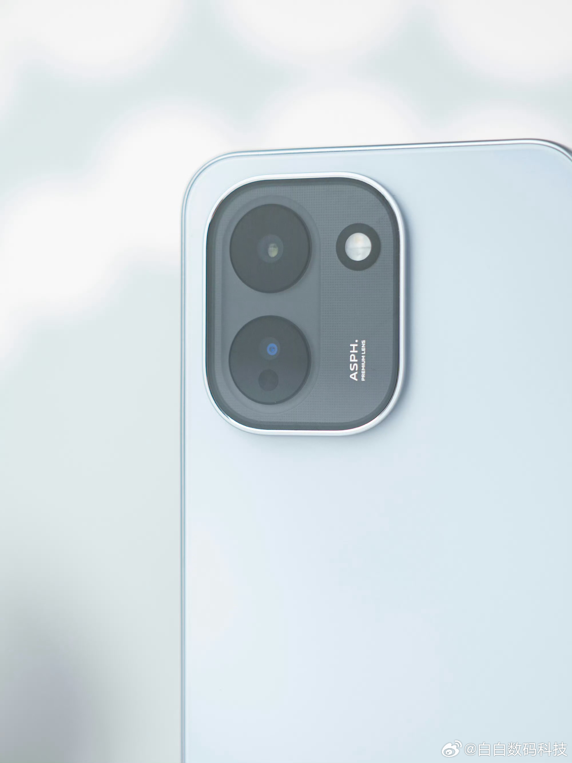 鸡鸣寺樱花iQOO Z11 「沧浪浮光」｜ 快速一览一台9020mAh大电池的游