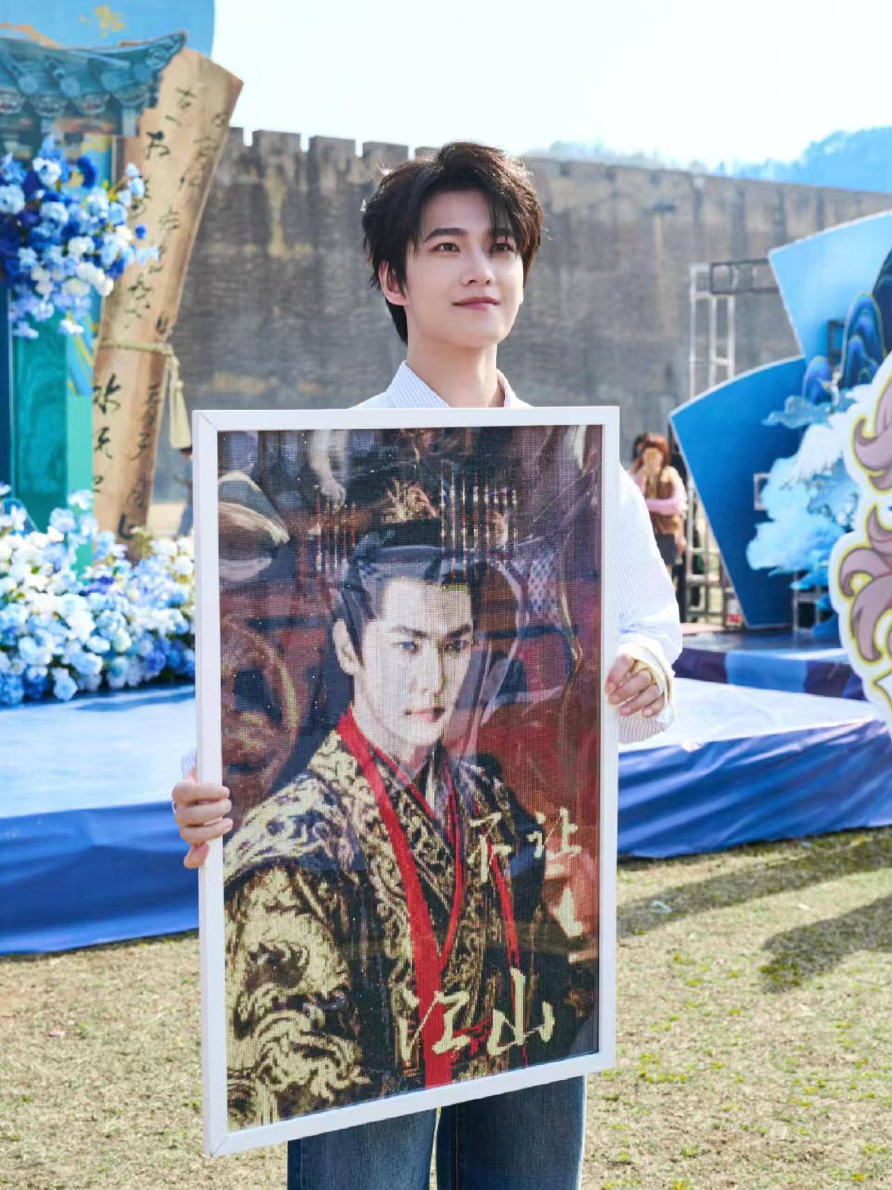 杨洋抬眼是将军眨眼变杨洋 原来顶级演员的开关就在眼皮上，抬起来是将军，放下去是杨
