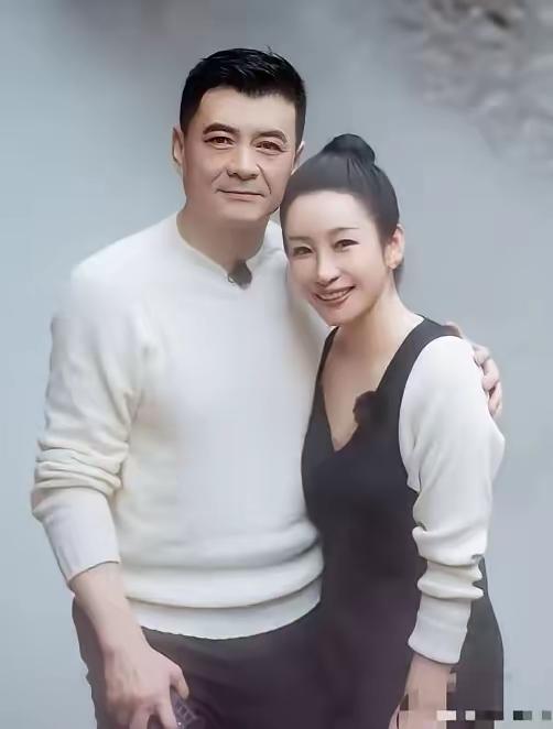 秦海璐与身价20亿的李厚霖同居四年，满心筹备婚事，却被一条分手短信彻底击垮，结局