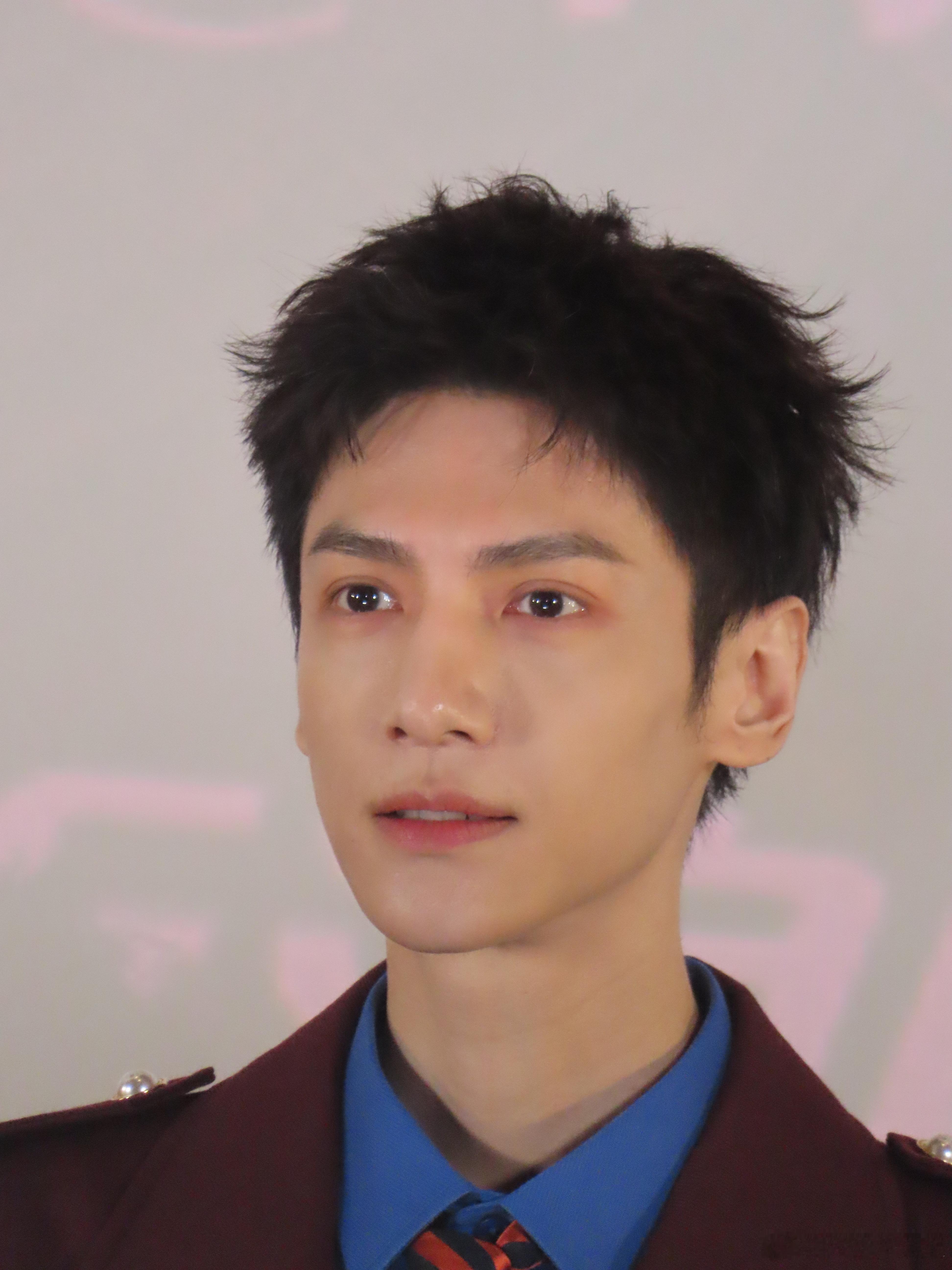 原来罗云熙也是这么追剧的 罗云熙追《水龙吟》的操作我熟！一次关弹幕沉心看细节，一