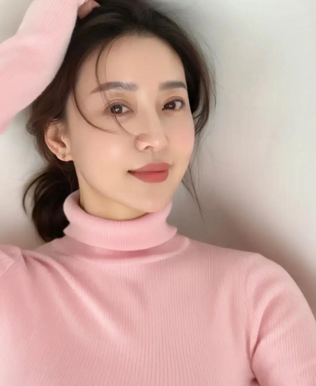 买衣服谈性价比，纯属扯！
为什么总有人拿性价比绑架买衣服，还鼓吹贵的经典款穿几年