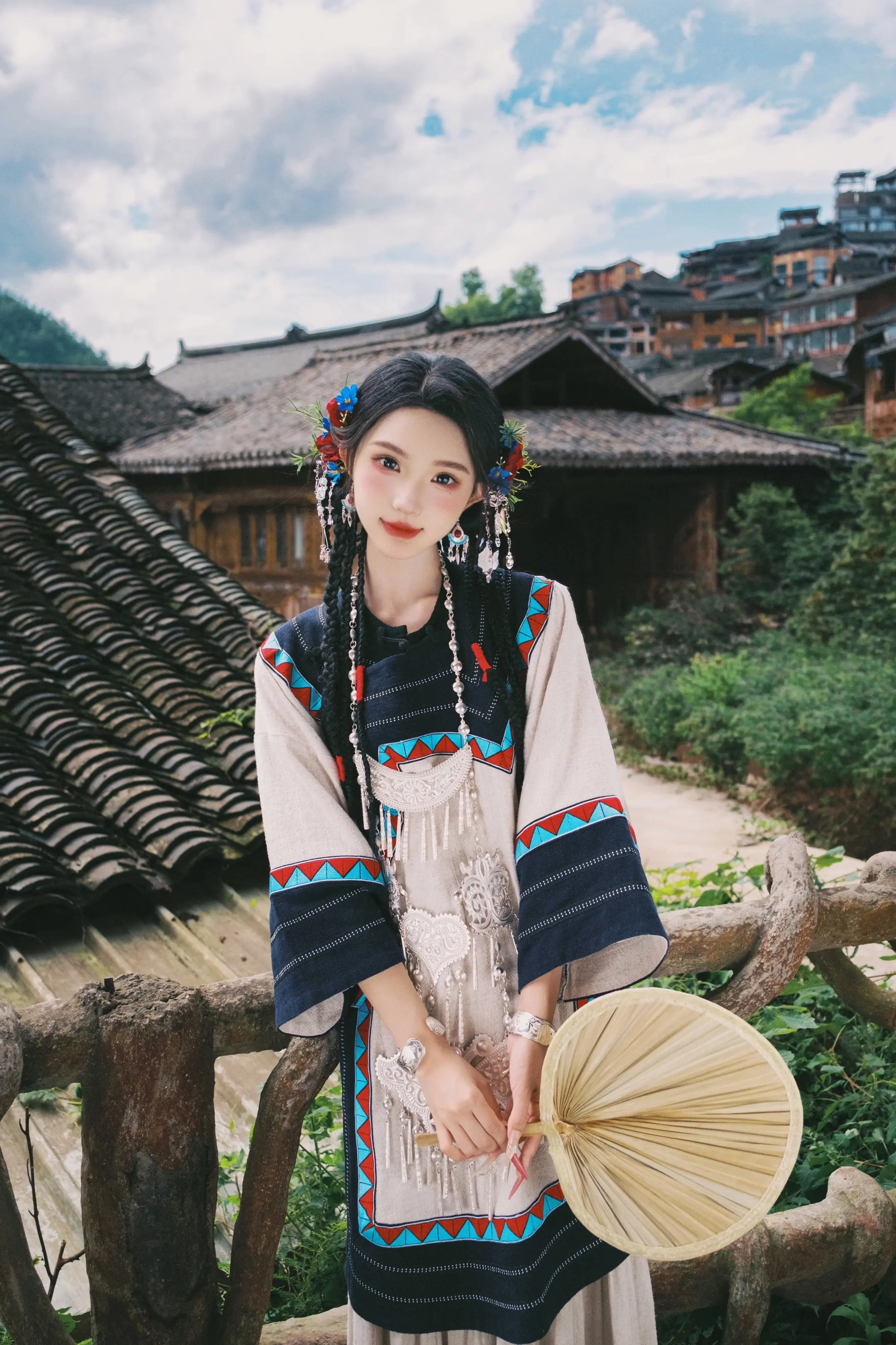 风吹过故乡，一眼爱上千户苗寨这套彝族服装