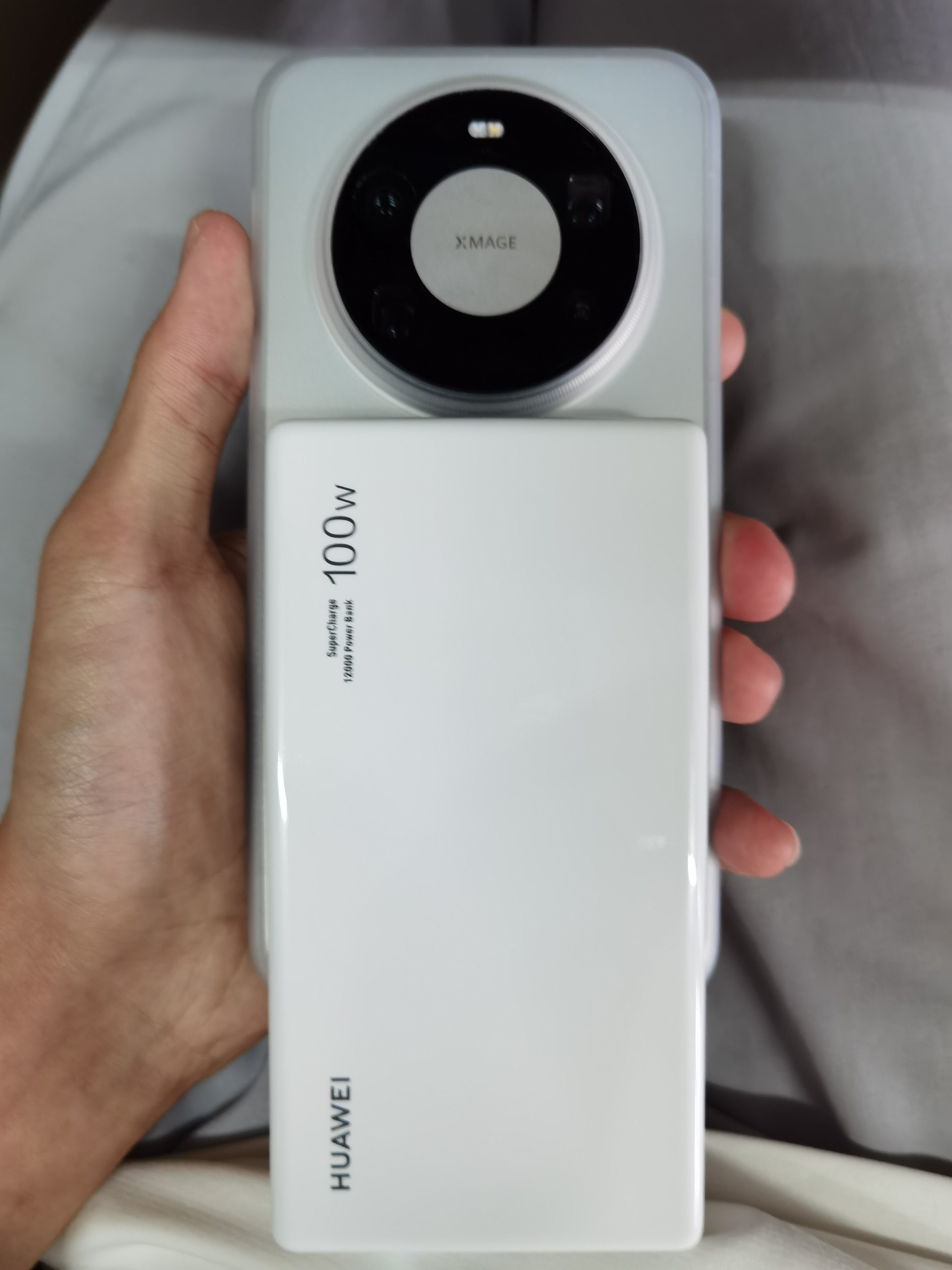 收窄款磁吸补丁，四个规格尺寸，可以适配更多的移动电源整体厚度约 2mm，自带强力