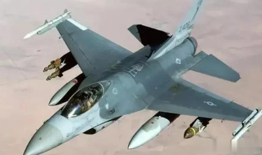 北约援乌70架F16，俄抢先发动空袭，乌克兰机场被炸瘫痪

来源:海峡快讯

自