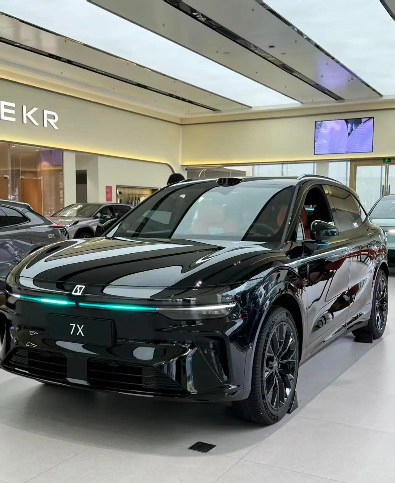 限时21.98万起 升级900V架构/最大续航802公里 新款极氪7X上市宝子们