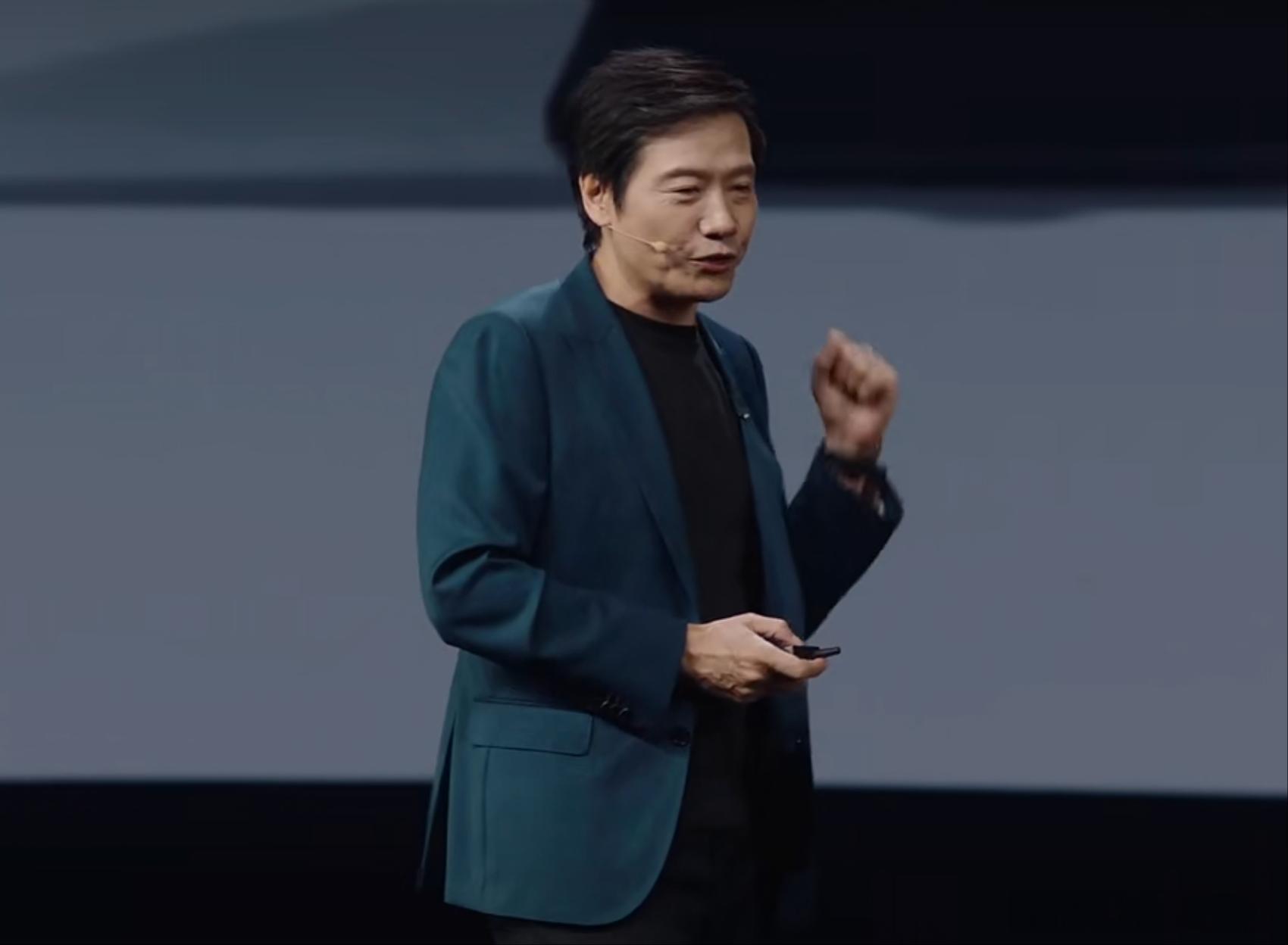 手机、平板什么的我不是很在意，我特别想知道，雷sir这身西服是什么牌子的？看着很