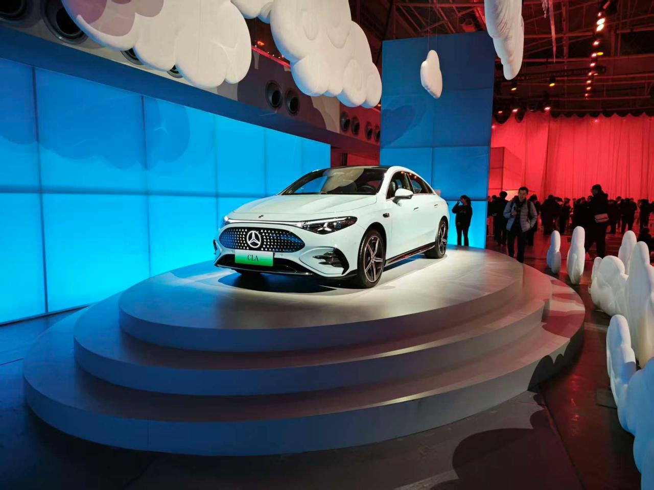 奔驰全新纯电CLA上市，售价24.9万元-29.99万元。新车后置200kW电动