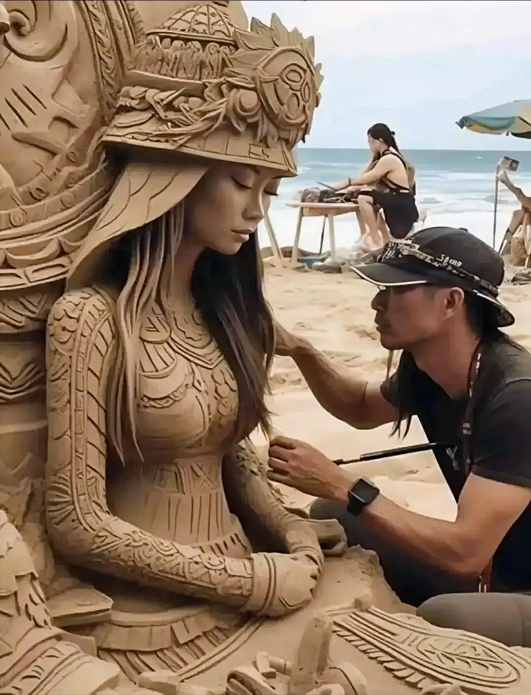 雕刻的真像，而且还是个美女。雕刻的时候要往沙子里加胶水，否则无法固定。