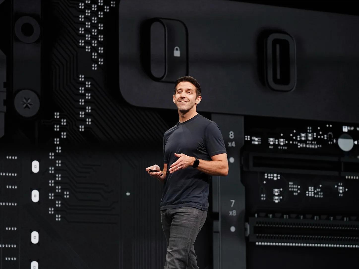 了解了下即将于即将 9 月 1 日履新的苹果新 CEO John Ternus：