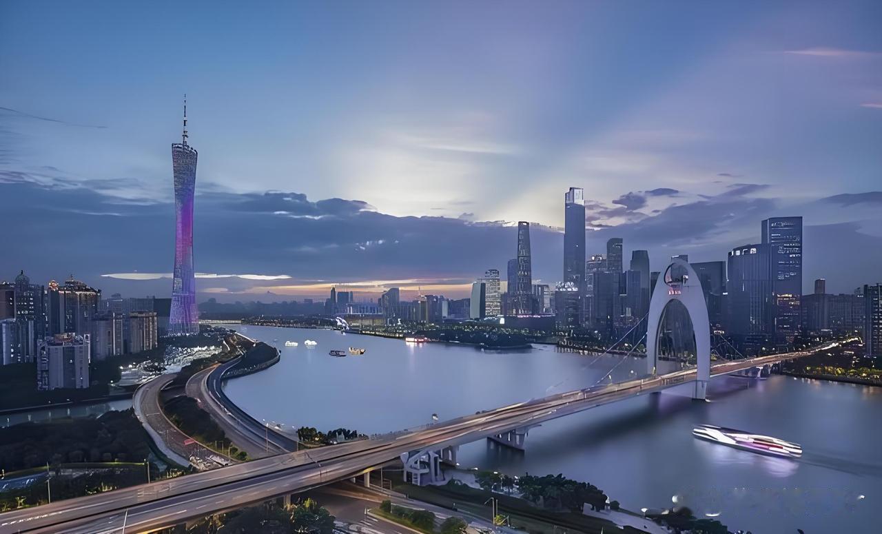 中国经济十强市：

10、西安：GDP12010亿；

09、济南：GDP127