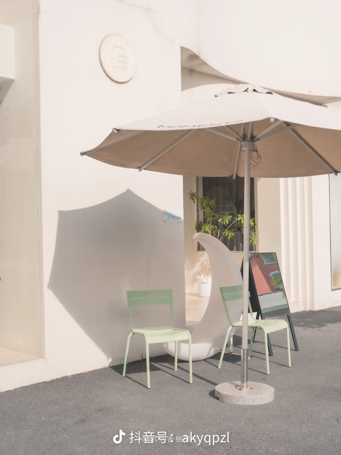 一些彩色的画面。