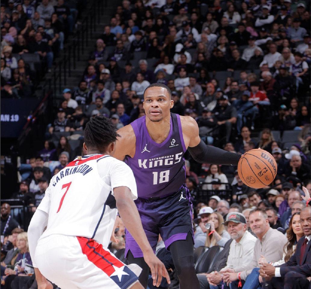 球队老大！威少全场14投9中，三分9中6，得到26分2篮板6助攻，罚球二中二，纯