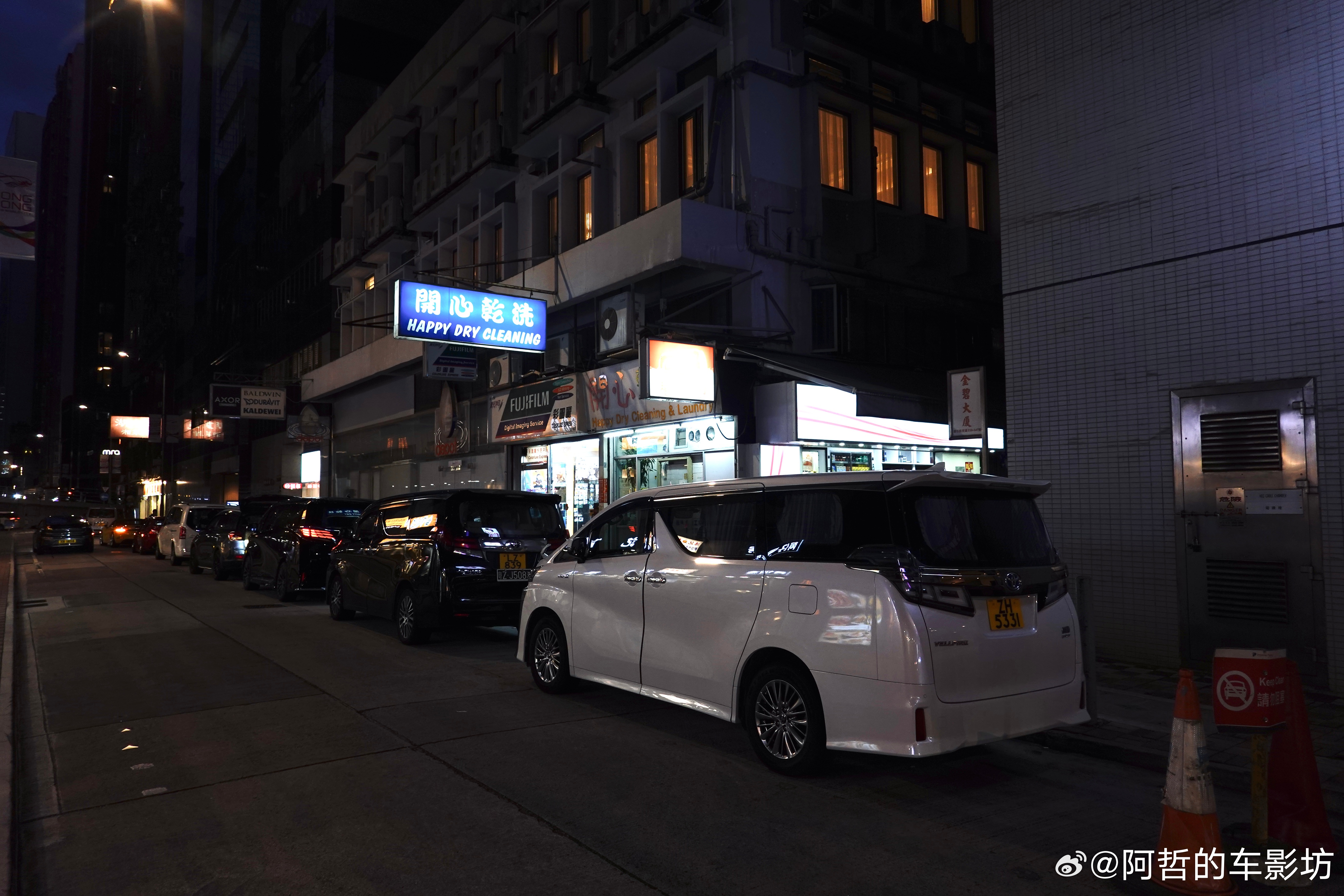 丰田这种老旧燃油车不是天天被吊打的吗？我是看过不少国产MPV对比埃尔法/威尔法的