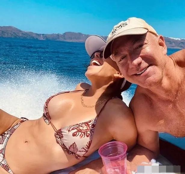 据说贝佐斯的未婚妻桑切斯因为审美太次被窝瓜总编安娜提出她不能自己挑衣服出席met